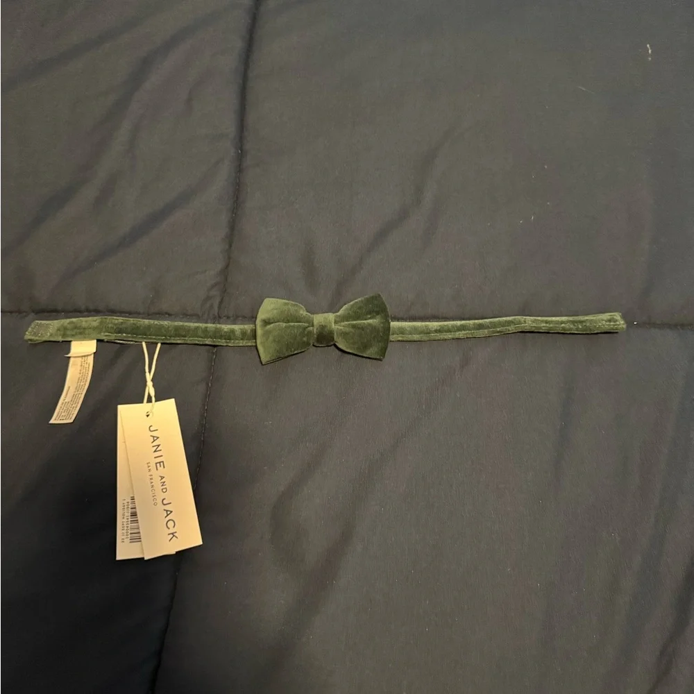 Janie and Jack Green Velvet Bowtie 2T- 5T